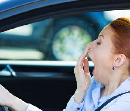 Mengemudikan Mobil Pribadi pada waktu Libur Nataru, Kenali Microsleep juga Tips Menghindarinya